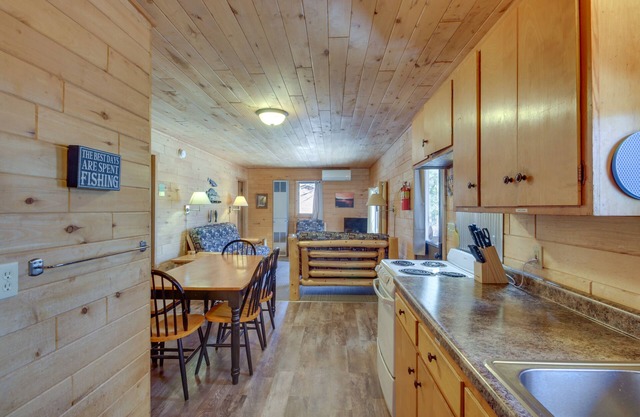 Park Rapids Cabin w/ Dock & Resort Amenities!