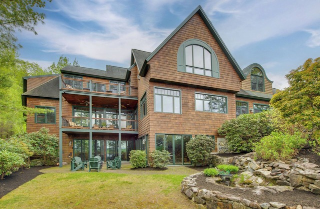 Lakefront Alton Bay Home w / Cine + 55 'Dock!