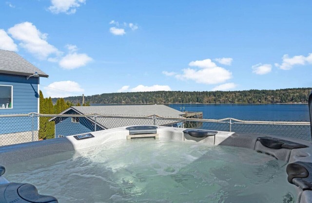 Dockside Retreat w/ Hot Tub, Kayaks, & Firepit