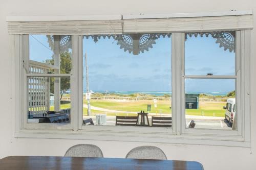 Docs Cottage - Ocean Views