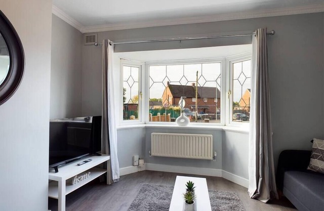 Dodhurst House by Our Home Short Stays