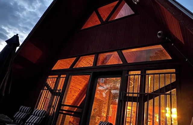 Doe Cabin Cozy Retreat Among the Pines