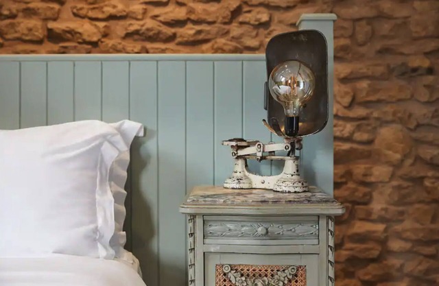 Dog-Friendly 17th-Century Cottage with Private Hot Tub in Yorkshire