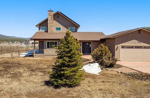 Dog-friendly 2-story home with mtn views, private hot tub, deck, fireplace, W/D