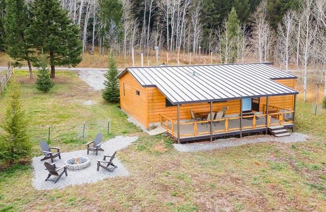Dog Friendly! 3Br/2Ba,BBQ,Firepit,Pet Friendly,Lakeview,30m 2 YNP,Red Rock Inn