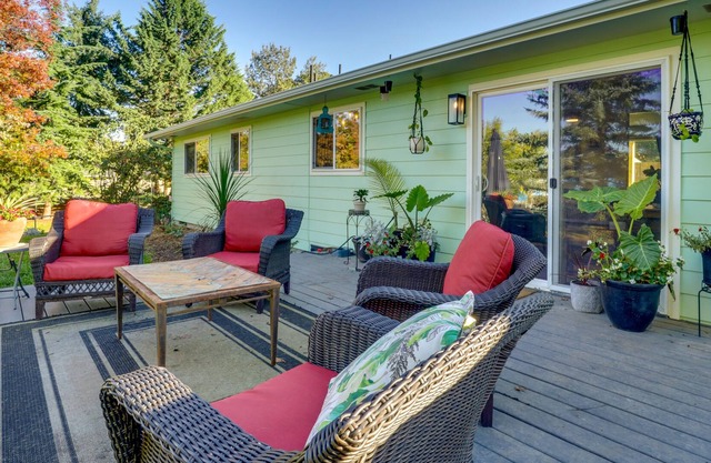 Dog-Friendly Albany Abode w/ Private Hot Tub!