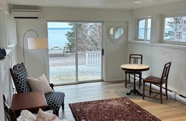 Dog friendly apartment with full kitchen on the Bay of Fundy, Nova Scotia.