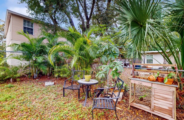 Dog-friendly apartment in Historic Gillespie Park with private W/D