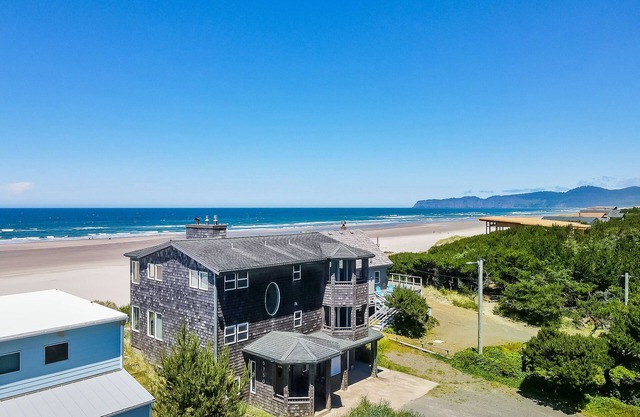 Dog-Friendly Beachfront Escape W/ Large Deck, Free WiFi, Fireplace & Ocean View