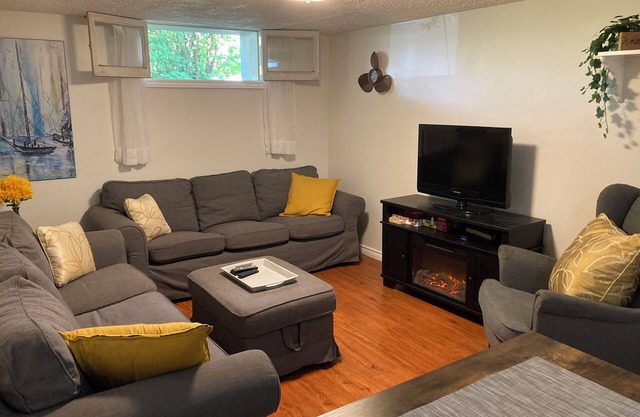 Dog Friendly Bracebridge Suite — Walking Distance to Historic Main Street!