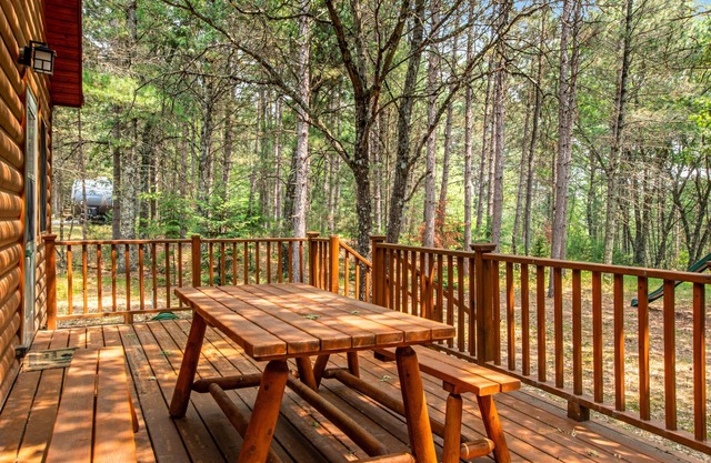Dog-friendly cabin on quiet lot near the creek with playground, firepit & W/D