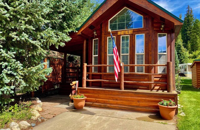 Dog-Friendly Cabin near Breckenridge Gondola, hiking, bike trails.