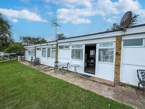 Dog Friendly Chalet With Free Unlimited Wi-Fi In Norfolk, Ref 00085Ba