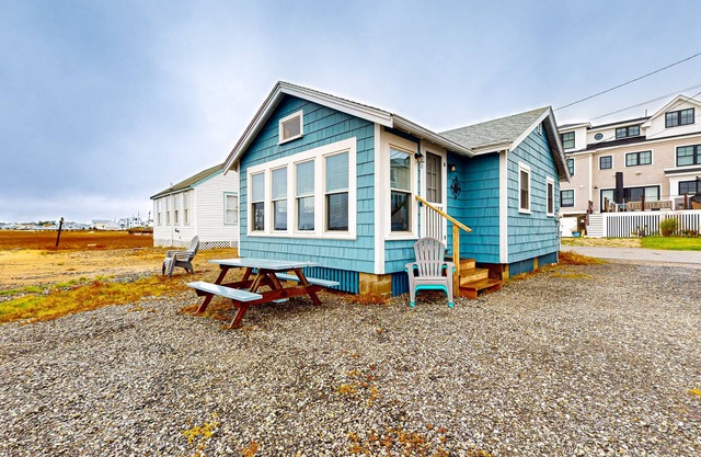 Casa para perros con increíbles vistas de la puesta de sol, al otro lado de la calle de la playa!