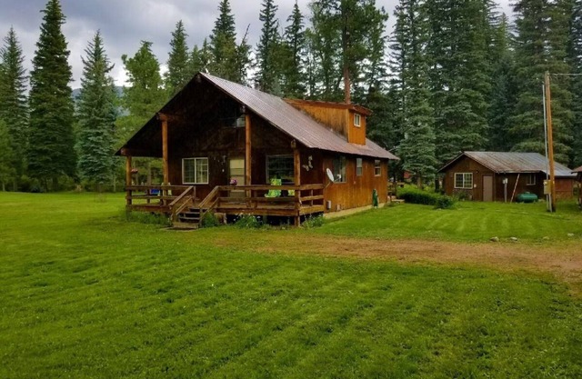 Dog Friendly Creekside Property close to Vallecito Lake minutes to Durango and so much adventure out the front door