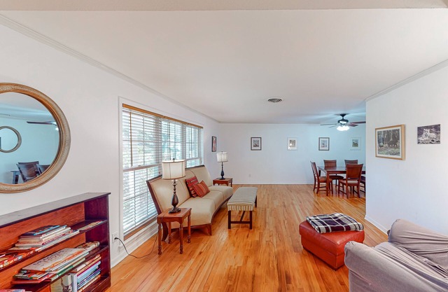 Dog-friendly downtown home with pavilion, grill, enclosed yard, streaming, patio