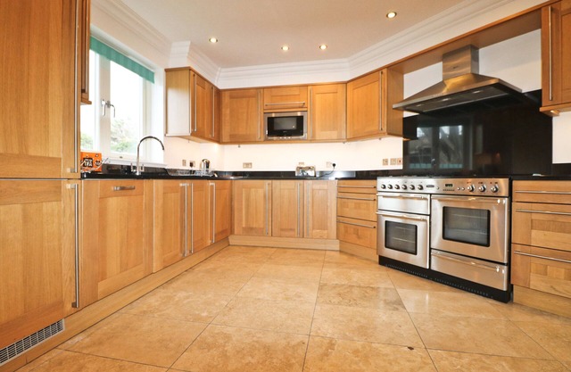 Dog friendly duplex apartment by the beach