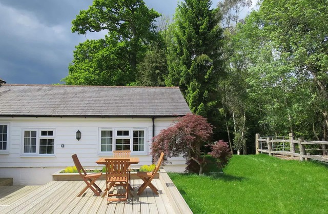 Dog-Friendly Farmhouse Annex for 4 in 1066 Country & High Weald AONB