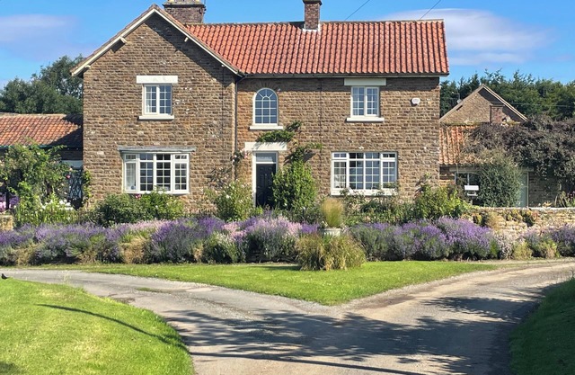 Dog Friendly Farmstay close to York & Castle Howard, with beautiful walks & view
