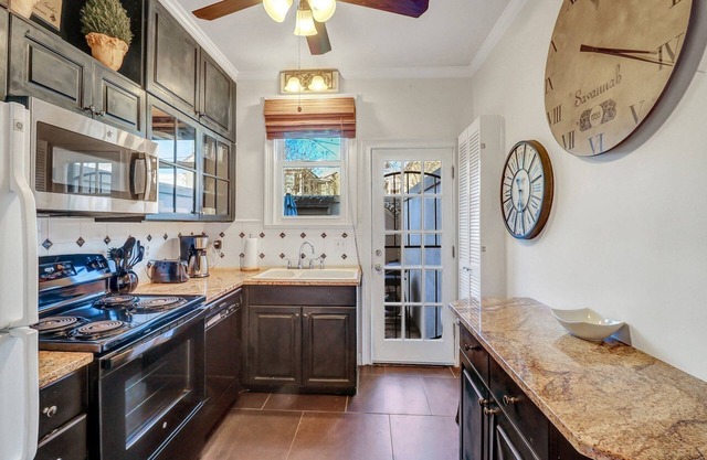 Quédate con Lucky Savannah: ¡Casa histórica de dos habitaciones con patio privado!