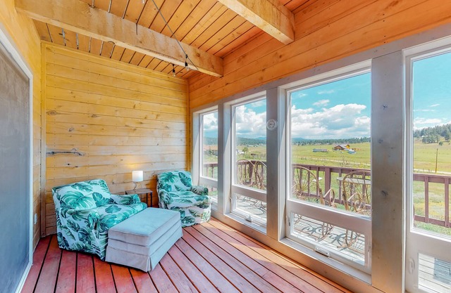 Dog-friendly home w/great views, large deck, & wood-burning stove - snowbirds OK