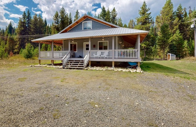 Dog-friendly home and shop with direct river access & yard games - close to town