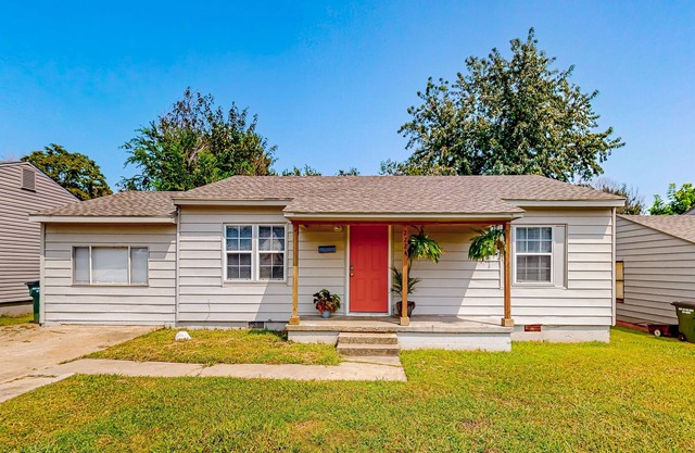 Dog-friendly home near Tinker AFB with fenced yard & updated interior
