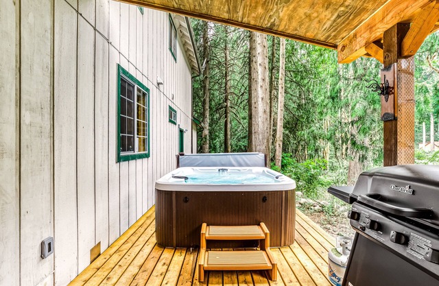 Dog-friendly home near Mt Hood with free WiFi, hot tub, & back patio