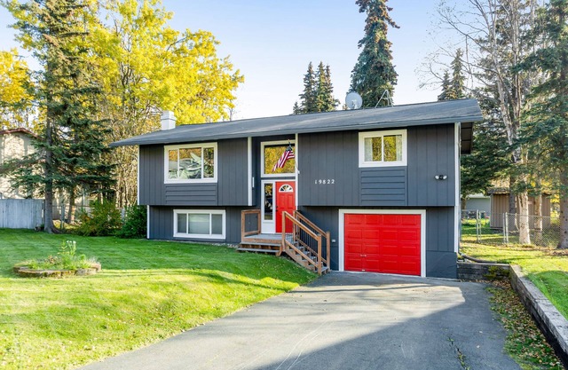 Dog-friendly home with a fenced yard, putting green, & shared washer/dryer