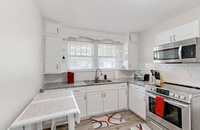 Dog-friendly home with large yard, washer/dryer, central AC, & porch