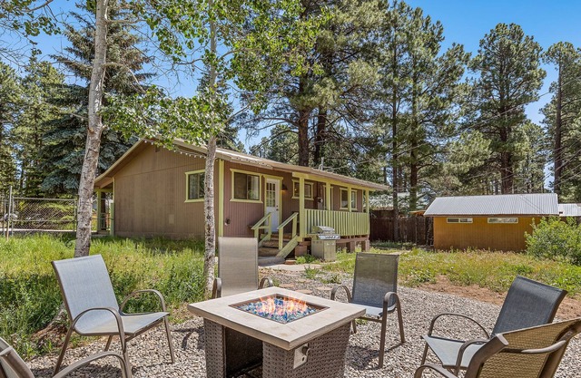 Dog Friendly Home with Fire Pit only 7 Miles from Flagstaff and NAU