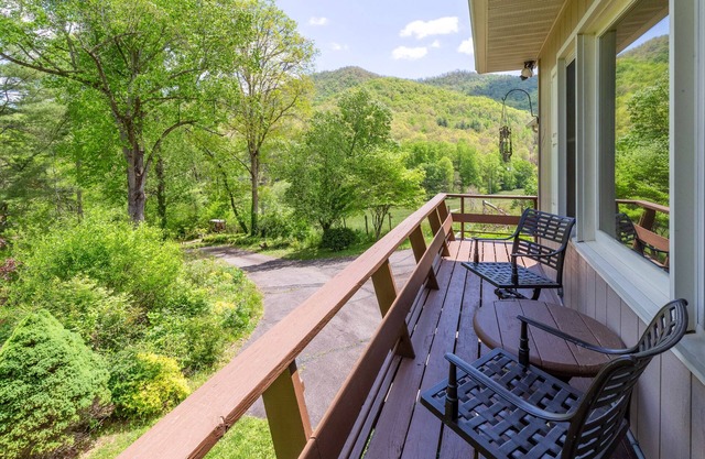 Dog-friendly home with a firepit, fireplace, grill, pool table, & air hockey