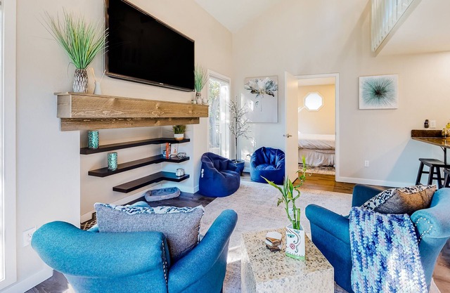 Dog-friendly home with fenced yard, central AC, washer/dryer & desk