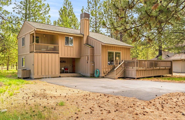 Dog-friendly home with private hot tub, pool access, & central AC - SHARC passes