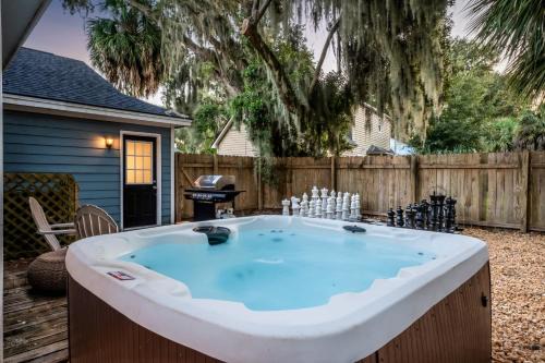 Dog Friendly - Hot Tub - Large Backyard