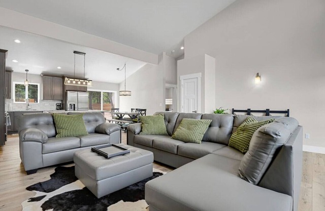 Dog friendly, Hot Tub, Fenced yard, hammocks