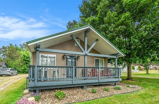 Dog-Friendly house near Paw Paw Lake