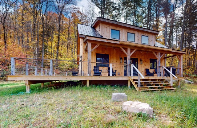 Dog-friendly house w/ deck, EV charger, fireplace, partial a/c, BBQ, w/d, wifi