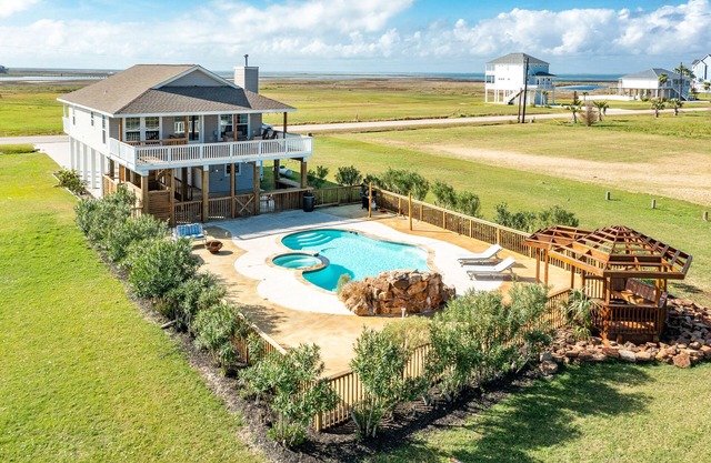 Dog-friendly house with private pool, spacious deck, central AC, & washer/dryer
