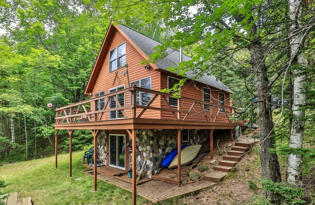 Dog-friendly, lakefront cabin w/ kayaks, washer/dryer, firepit, grill, and dock
