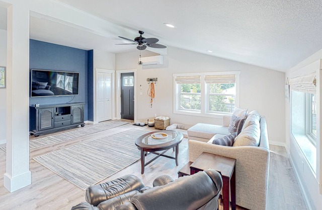 Dog-friendly loft with beautiful water views, firepit, and enclosed yard