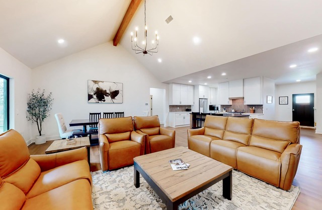 Dog-friendly, luxurious home with screened sunroom, fireplace, & W/D