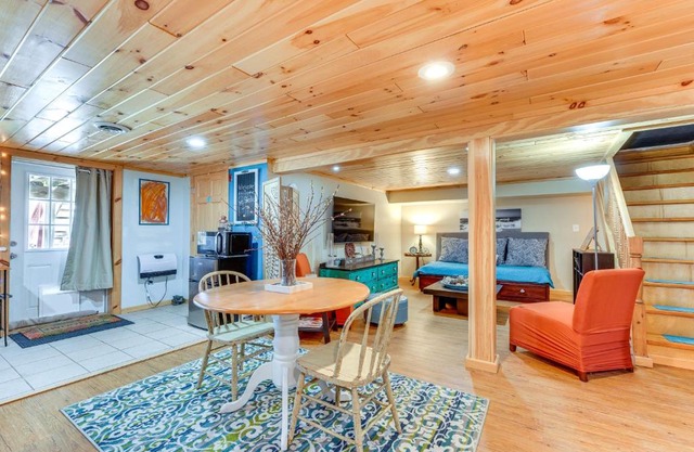 Dog-Friendly Mtn Retreat in Whitehall with View!