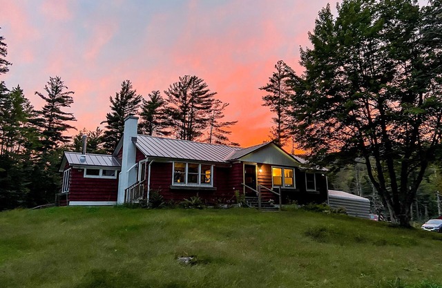 Dog-friendly retreat near outdoor rec with wood stove, firepit, desk, & mtn view