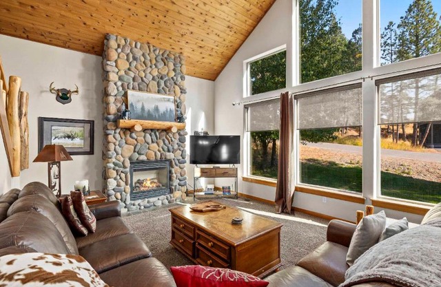 Dog-Friendly Ronald Vacation Rental Cabin!