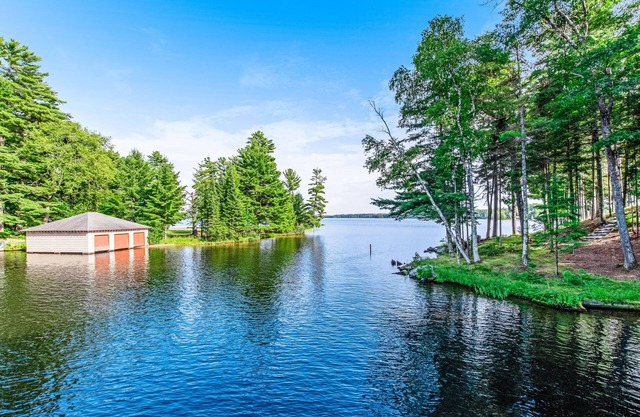Dog-friendly, lakefront getaway w/ a wraparound balcony, beach, & boat access