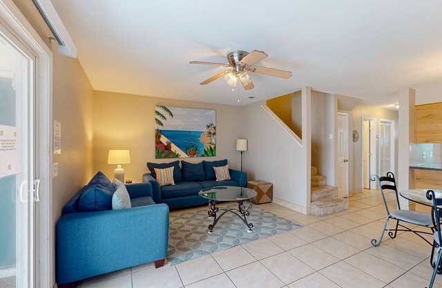 Dog-friendly condo 1 block from the water, W/D & central A/C