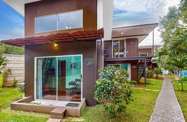 Dog-friendly villas with shared rancho & kitchen, private pool, and partial AC