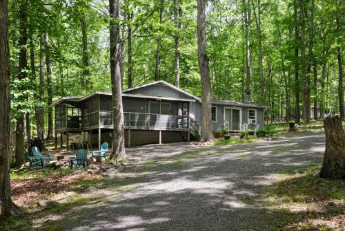 Dog-Friendly w Hot Tub, Fire Pit & River Access