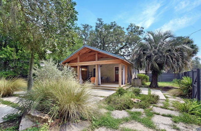 Dog Friendly Walk to BBQ & Tacos St. Simons Vacation Rental